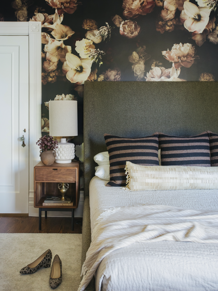AWB Dutch Love Wallpaper Insitu Bedroom